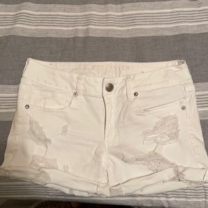 White American Eagle shorts
